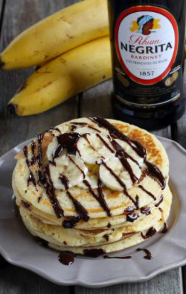 Pancakes au rhum, banane et chocolat